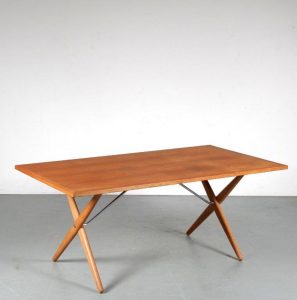 m25266 1950's oak dining table with 4 chairs model sawbuck Hans J. Wegner Carl Hansen / Andreas Tuck Denmark
