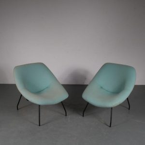 m25418 1950s Pair of easy chairs on black metal base with blue upholstery G.A.R. Dep. / France
