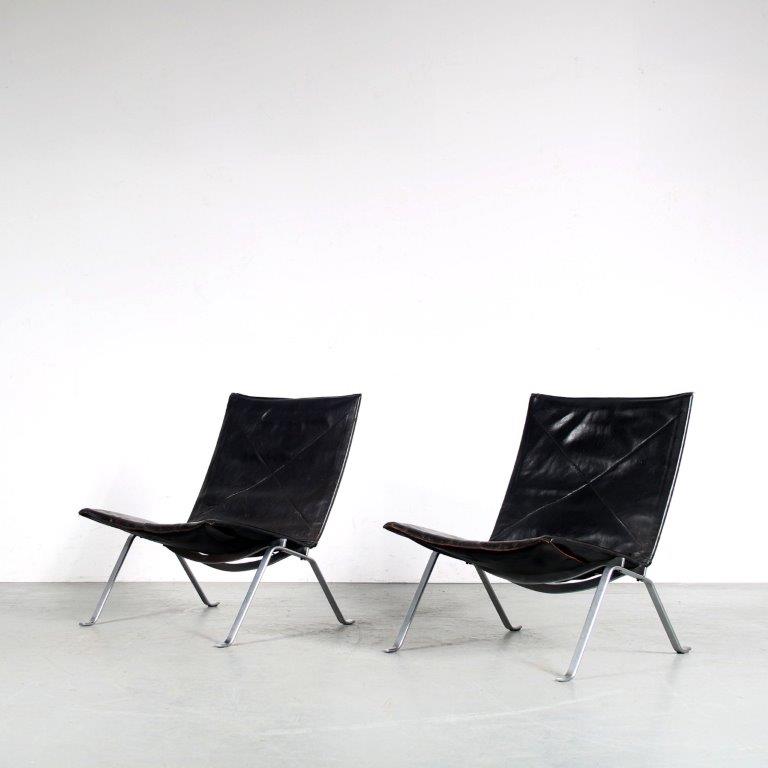 m25558 1960s Pair of easy chairs model PK22, original black leather with chrome metal base Poul Kjearholm Kold Christensen / Denmark