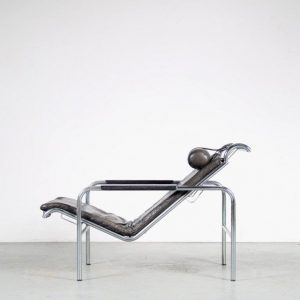 m25613 1980s Edition of the 1930s "Genni" chair, chrome metal with black leather Gabriele Mucchi Zanotta / Italy