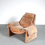 m25772 1970s Lounge chair with ottoman in suede upholstery Vittorio Introini Saporiti, Italy