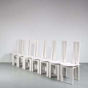 m26033 1980s Set of 8 dining chairs on white wooden base with white leather seat Pietro Costantini Ello, Italy