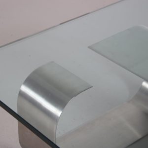 m26430 1970s Square coffee table on stainless steel base with thick glass top Francois Monnet Kappa, France