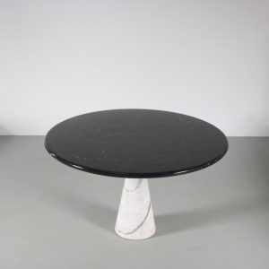 m26428 1960s Round dining table on white marble base with black marble top Angelo Mangiarotti Skipper, Italy
