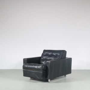 m26490 1960s Black leather easy chair with foot stool on chrome metal base, "S802SC" De Sede, Switzerland