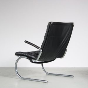 INC119 1960s Easy chair on chrome tubular frame with black leather upholstery, Jorgen Kastholm