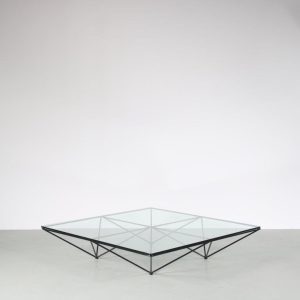 m26547 1980s Square coffee table on black metal wire base with glass top, model "Alanda" Paulo Piva B&B Italia