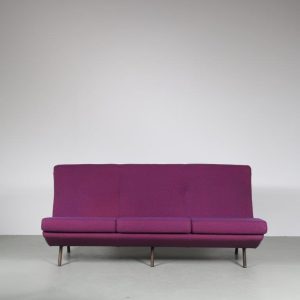m26614 1950s 3-Seater sofa with purple upholstery / Marco Zanuso / Arflex, Italy