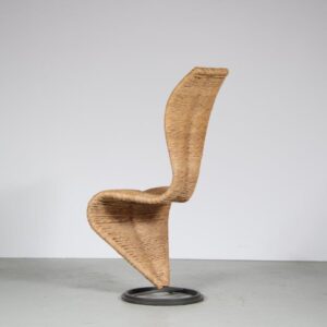 m26675 1980s S Chair on black metal base with rope upholstery Tom Dixon Cappelini, Italy