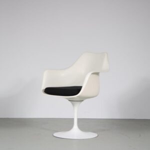 m26248-9 72-3 1960s Swivel chair with blue fabric cushion Eero Saarinen Knoll International, USA