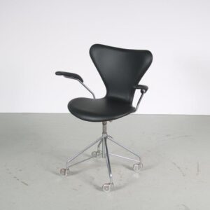 m24341 1950s 3217 Swivel desk chair by Arne Jacobsen for Fritz Hansen, Denmark