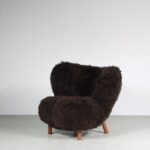m27454 2020s Edition of 1930s Little Petra Easy chair on wooden legs with dark brown sheepskin upholstery Viggo Boesen &Tradition, Denmark