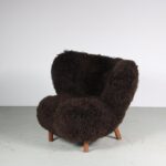 m27454 2020s Edition of 1930s Little Petra Easy chair on wooden legs with dark brown sheepskin upholstery Viggo Boesen &Tradition, Denmark