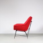 m27530 1950s Easy chair on black metal base with brass details and red fabric upholstery Augusto Bozzi Saporiti, Italy