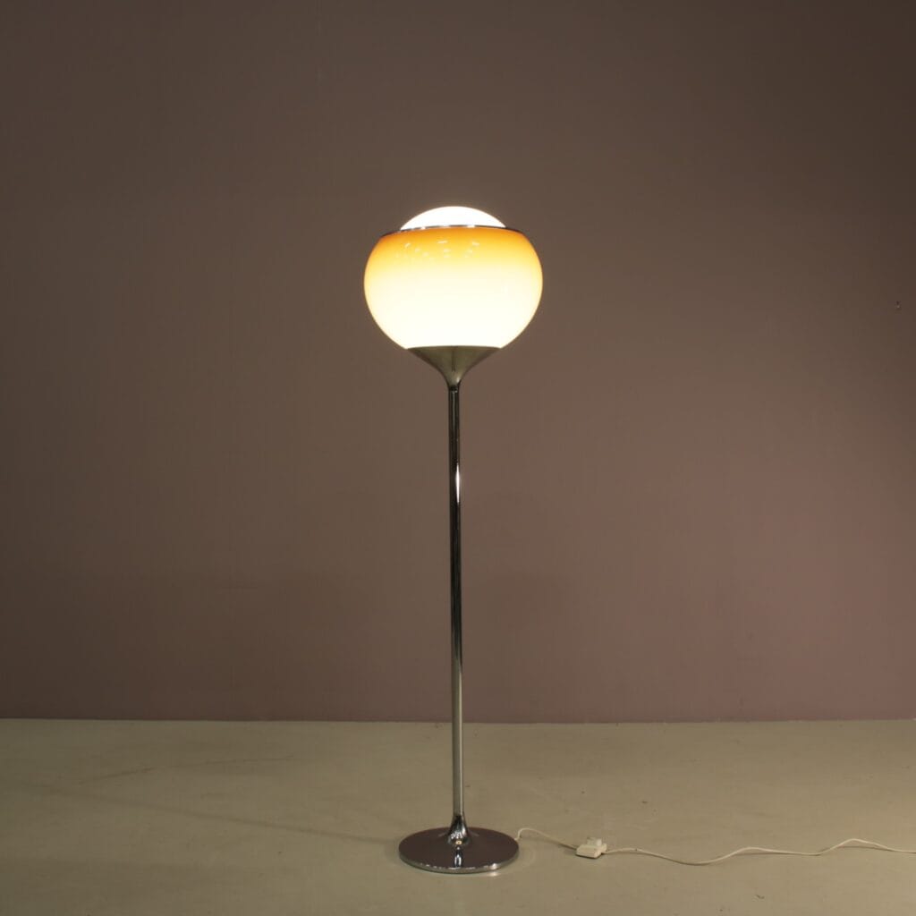 L5511 1960s Big Bud Floor lamp in chrome with plexiglass Harvey Guzzini iGuzzini, Italy