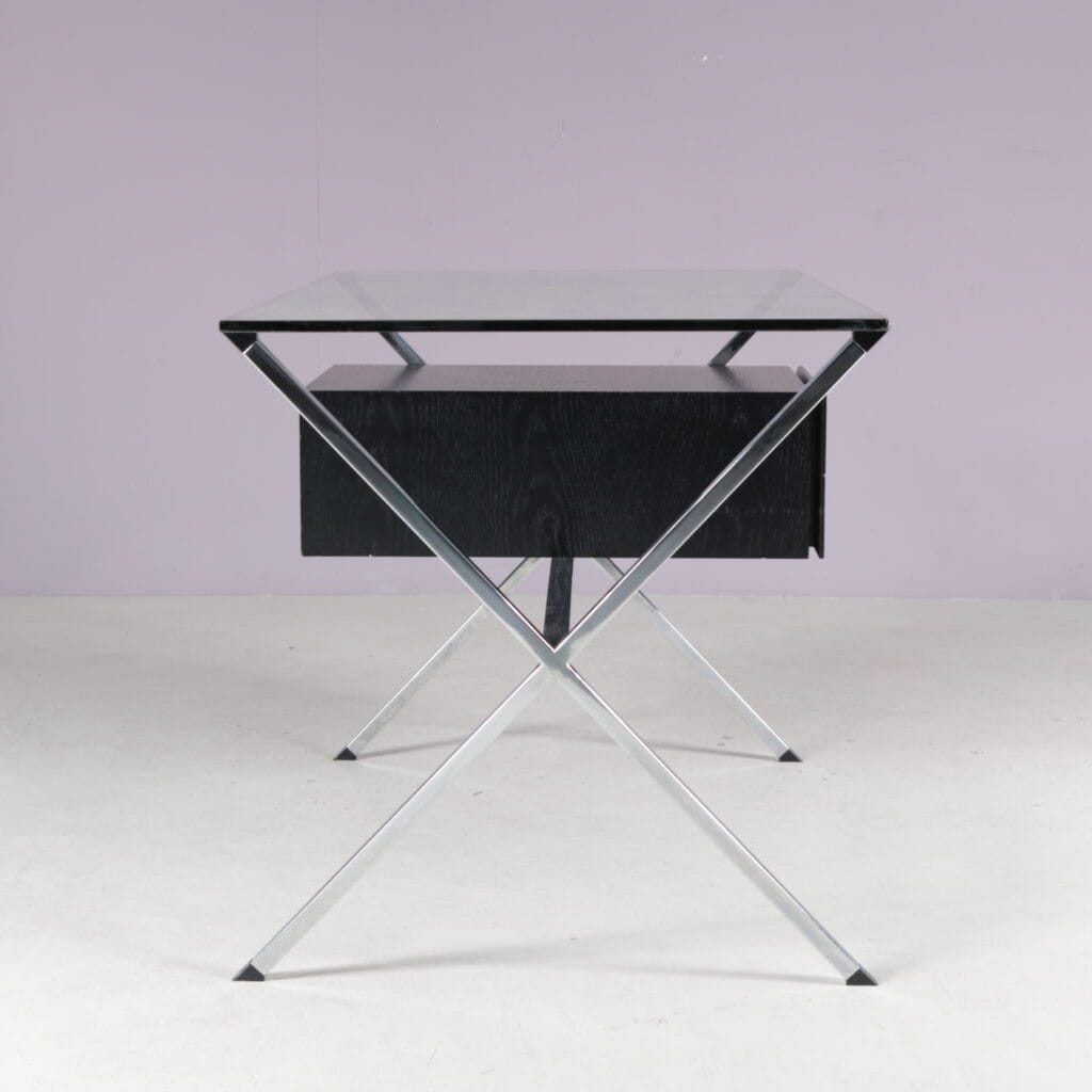 m28250 1960s Desk in chrome metal with black wood and glass top Franco Albini Knoll International, USA